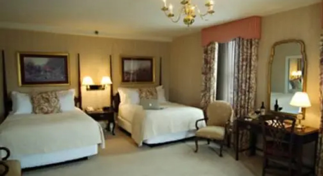 Четырёхместный номер Standard Molly Pitcher Inn