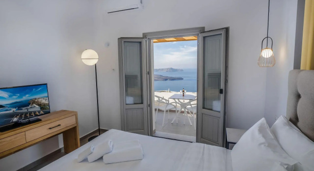 Люкс с видом на горы Symphony Suites Santorini