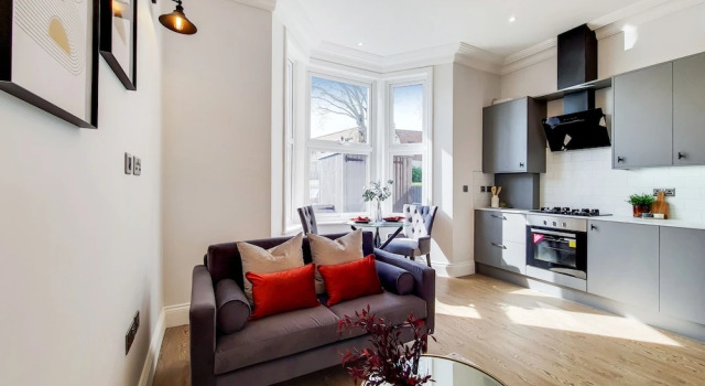 Lovely 1-bed Apartment in London With Courtyard, Забронировать Апартаменты/квартира Лондон Большой Лондон, рядом с Тёрнпайк Лейн