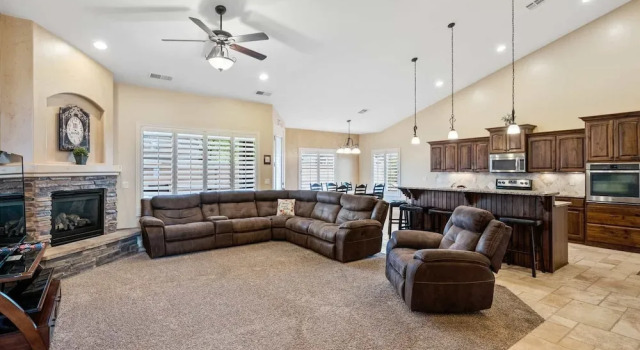 Escondido by RedAwning, Varaa Lomakoti Hurricane 