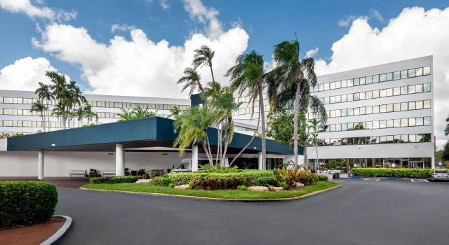 Номер Deluxe Sonesta Miami Airport