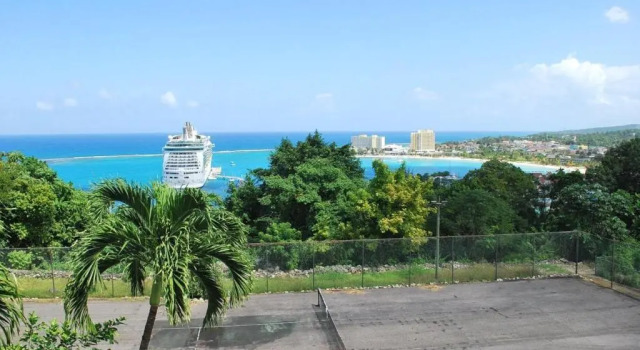 Апартаменты Ocho Rios Ocean Front Luxury Studio Sky Castles 24 hrs sleeps 2
