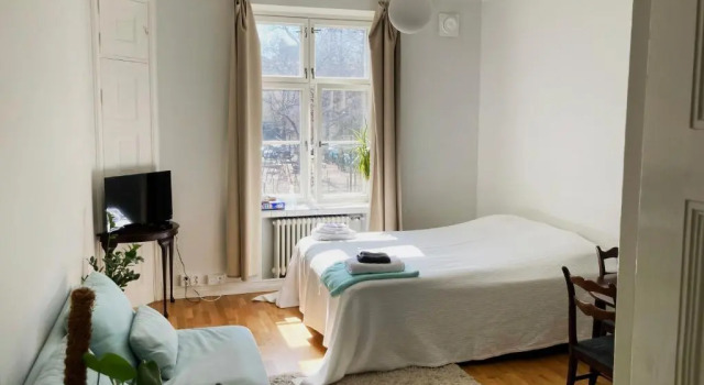 Bright one-room studio in the heart of Kallio, Забронировать Отель Отели Хельсинки с парковкой, Парковка