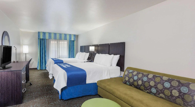 Четырёхместный люкс Days Inn & Suites by Wyndham East Flagstaff