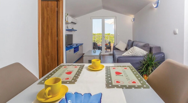 Nice Apartment in Makarska With 1 Bedrooms and Wifi, Забронировать Апартаменты/квартира Макарска Biokovo Nature Park, рядом с Пляж Соларич