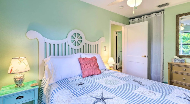 Коттедж Vibrant Rockledge Home ~ 2 Mi to Cocoa Village