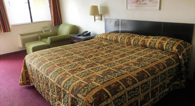 Номер Standard American Inn & Suites