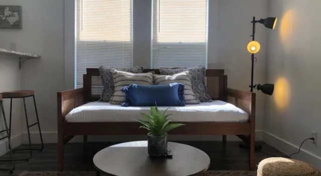 Find Your Comfort at Downtown Cozy 2br/2ba, Забронировать Апартаменты/квартира Сан-Антонио Bexar County, рядом с Delavan Tennis Stadium