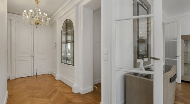Luxury 5 Bed Residence - Opposite Arc de Triomphe, Забронировать Отель Отели Парижа с парковкой, рядом с Свято-Троицкий собор и Русский православный духовно-культурный центр, Парковка