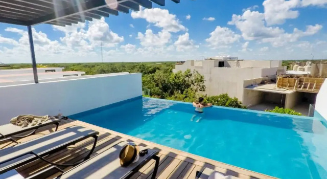 Коттедж Beautiful Penthouse for 2 With Private Patio and Common Pool in the Building