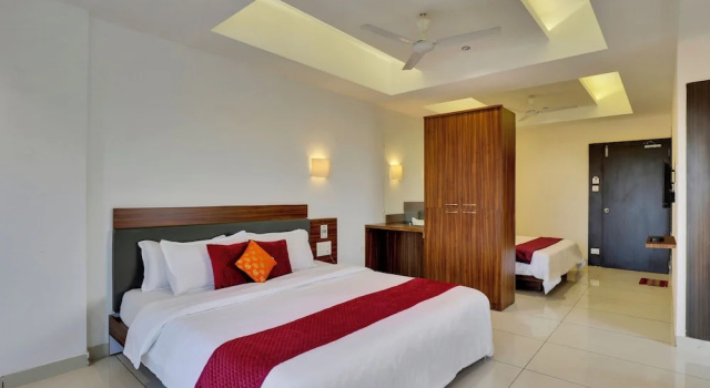 Семейный номер Standard с балконом Goverdhan Greens Resort Dwarka l Hotels In Dwarka