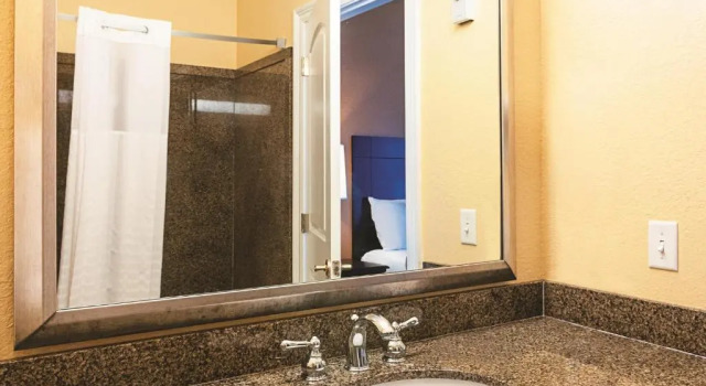 Двухместный люкс с 2 комнатами Studio 6 Slidell LA North Shore