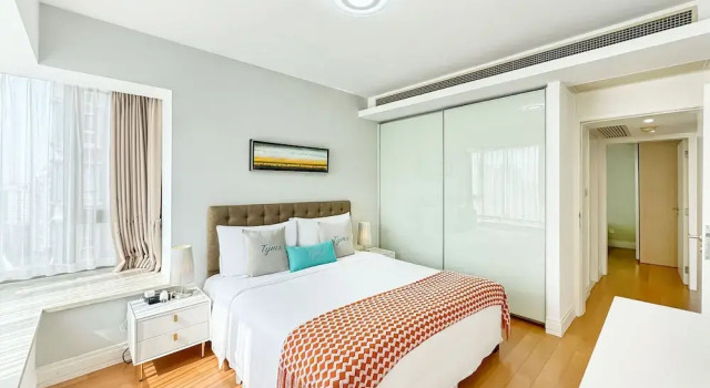 Семейный люкс с 2 комнатами с балконом и с видом на город Shanghai Tyms residence near Xujiahui Metro