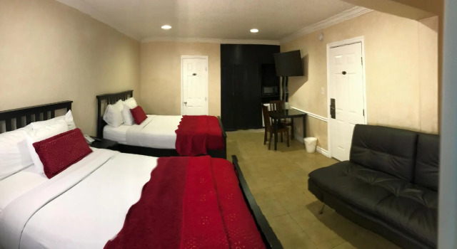 Четырёхместный номер Deluxe Nite Inn at Universal City - Walking Distance to Universal Studios Hollywood
