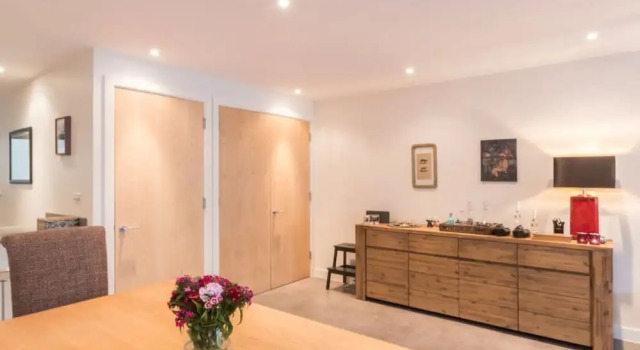 Beautiful Duplex Flat, sleeps 6, close to tube