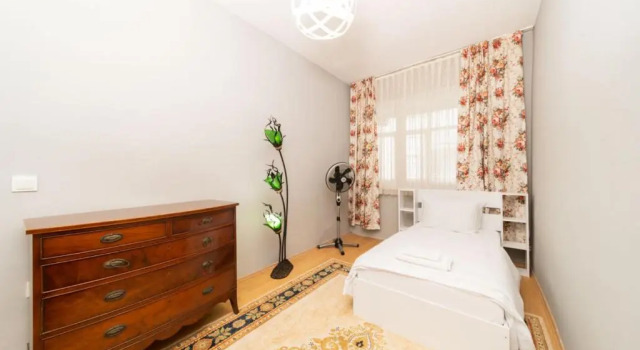 Colorful Flat Close to the Coast in Muratpasa, Забронировать Отель Муратпаша 