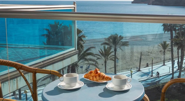 Трёхместный номер Standard с балконом и с частичным видом на море KAKTUS Hotel Kaktus Albir