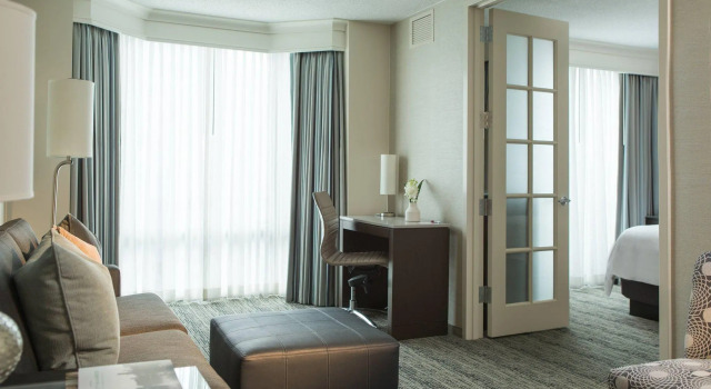 Двухместный люкс с 2 комнатами Hampton Inn & Suites Downers Grove Chicago