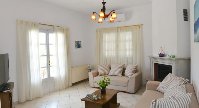 Семейные апартаменты с балконом и с видом на сад Orestis Suites