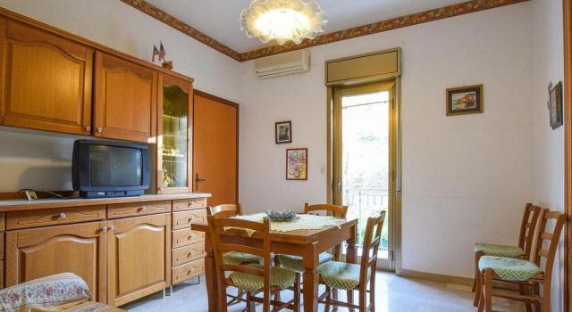 Nice Apartment in Collesano With Wifi and 3 Bedrooms, Book Apartment Hotels in Sicily with Parking, Parking