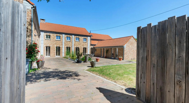 Charming Holiday Home in Geetbets With Terrace, Prenota Hotel Hotel a Flanders con parcheggio, Parcheggio