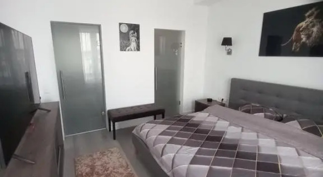Penthouse Apartament Eduard, Varaa Huoneisto Târgu-Mureş 