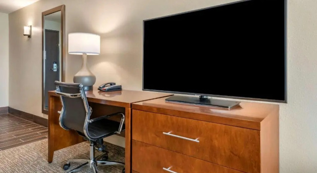 Люкс Comfort Suites Daytona Beach-Speedway