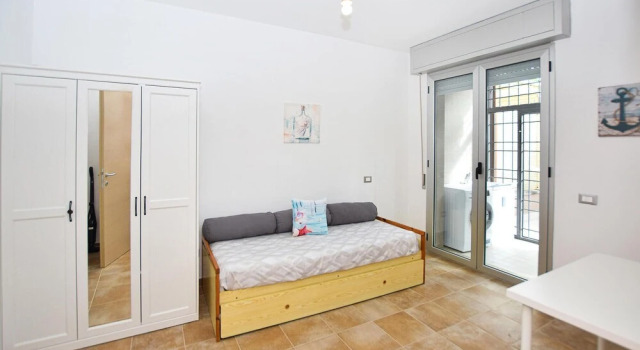 Amazing Apartment in Anzio With 2 Bedrooms and Wifi, Boek Appartement Hotels in Lazio met parkeren, Parkeren