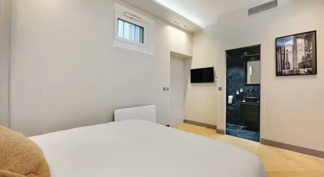 Elegant Home Close to the Eiffel Tower, Забронировать Отель Отели Парижа с парковкой, рядом с Свято-Троицкий собор и Русский православный духовно-культурный центр, Парковка