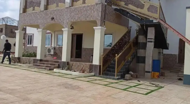5 Bed House - Sleeps 8 - Wifi - Parking, Réserver Hôtel Biriwa Mfantsiman