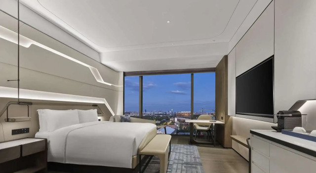 Номер Standard с красивым видом из окна Hilton Shanghai Hongqiao International Airport