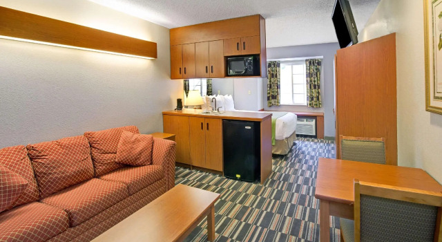 Двухместный люкс Microtel Inn & Suites by Wyndham Cherokee
