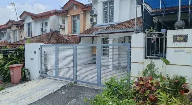 Damansara Damai 9Pax 4 Rooms