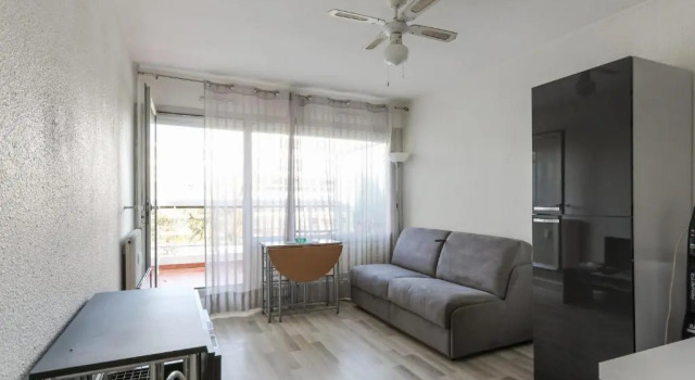 Charming flat with pool 8 min away from the beach in Antibes - Welkeys, Забронировать Отель Отели Антиб с парковкой, рядом с Antibes Archaeology Museum, Парковка