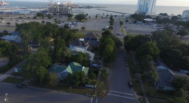Коттедж Charming Gulfport Getaway Only 3 Blocks to Beach!