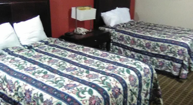 Четырёхместный номер Standard Nations Inn Kinston