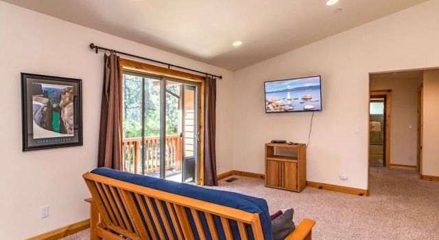 Large 4br W/ Pool, Fenced Backyard - Bike To Beach 4 Bedroom Home, Забронировать Дом для отпуска Коттеджи South Lake Tahoe Area, Коттедж