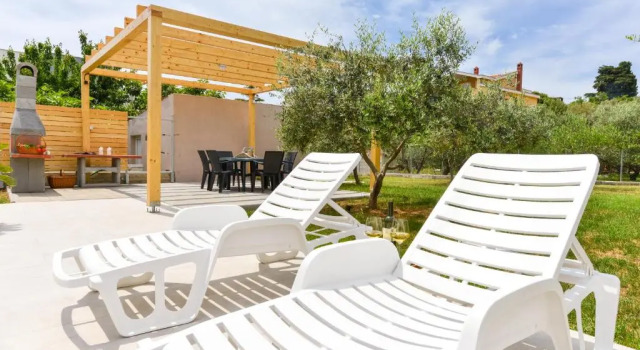 Апартаменты Deluxe с 3 комнатами с видом на бассейн Apartments Čolak
