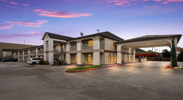 Best Western Deer Park Inn and Suites, Rezerwuj Hotel Hotele w Deer Park z parkingiem, Parking