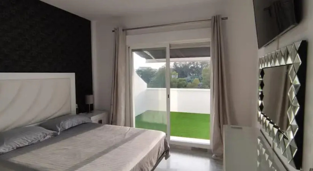 Marbella Oasis Villa With 6 Bedrooms, Забронировать Вилла Отели Марбелья 3 звезды, рядом с Пристань для яхт Кабопино, 3*