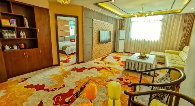 Четырёхместный семейный люкс Deluxe Hongyu Hotel