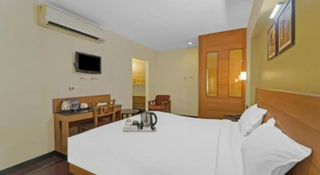 FabHotel The Redfox