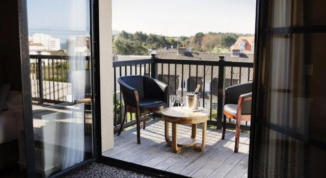 Трёхместный номер Standard с балконом Les Jardins dHardelot