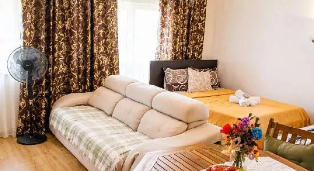 Bright&Spacious Apartment in Sleeps 8 Family&