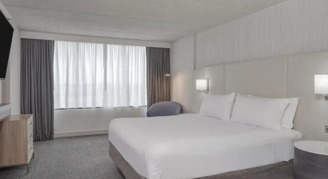 Люкс Crowne Plaza Indianapolis-Airport by IHG