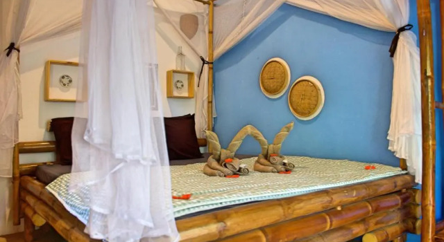 Бунгало с видом на сад The Happy Bird B&B