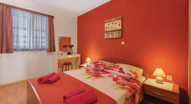 Awesome Home in Krnica With Wifi and 4 Bedrooms, Rezervovat Hotel Hotely v Krnica s bazénem, Bazén