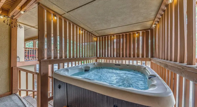 Spacious Ruidoso Retreat w/ Hot Tub & 2 Kitchens!