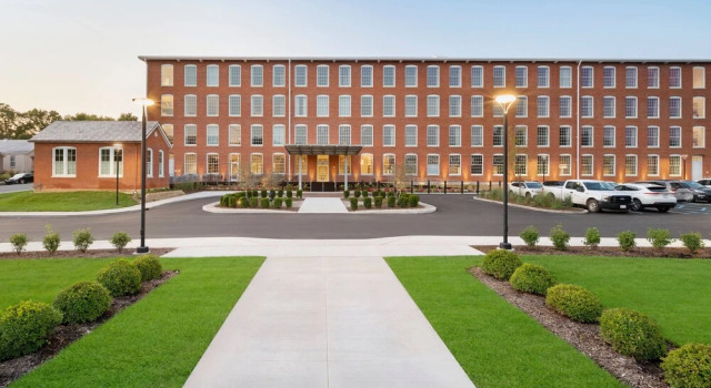 Fairfield Inn & Suites by Marriott Madison, Book Hotel Hoteller i Madison med morgenmad, nær Schofield House, Morgenmad