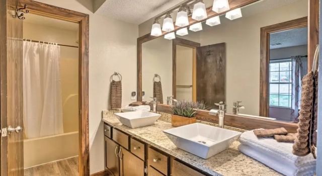Апартаменты с 2 комнатами Unit 3 Mi to Branson Strip! Pool, Step-free Access
